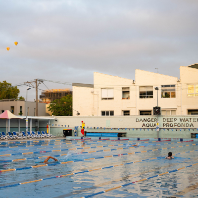Fitzroy Swimming Pool, hot air balloons in sky